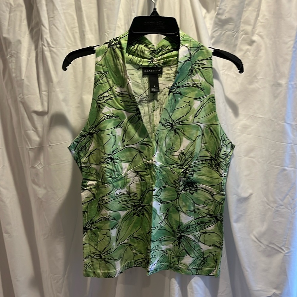 Green flower sleeveless top